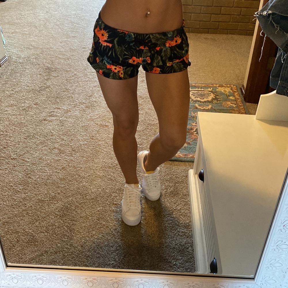 Reversible 🌺 Rip Curl 🌺 Shorts - Picture 3 of 10